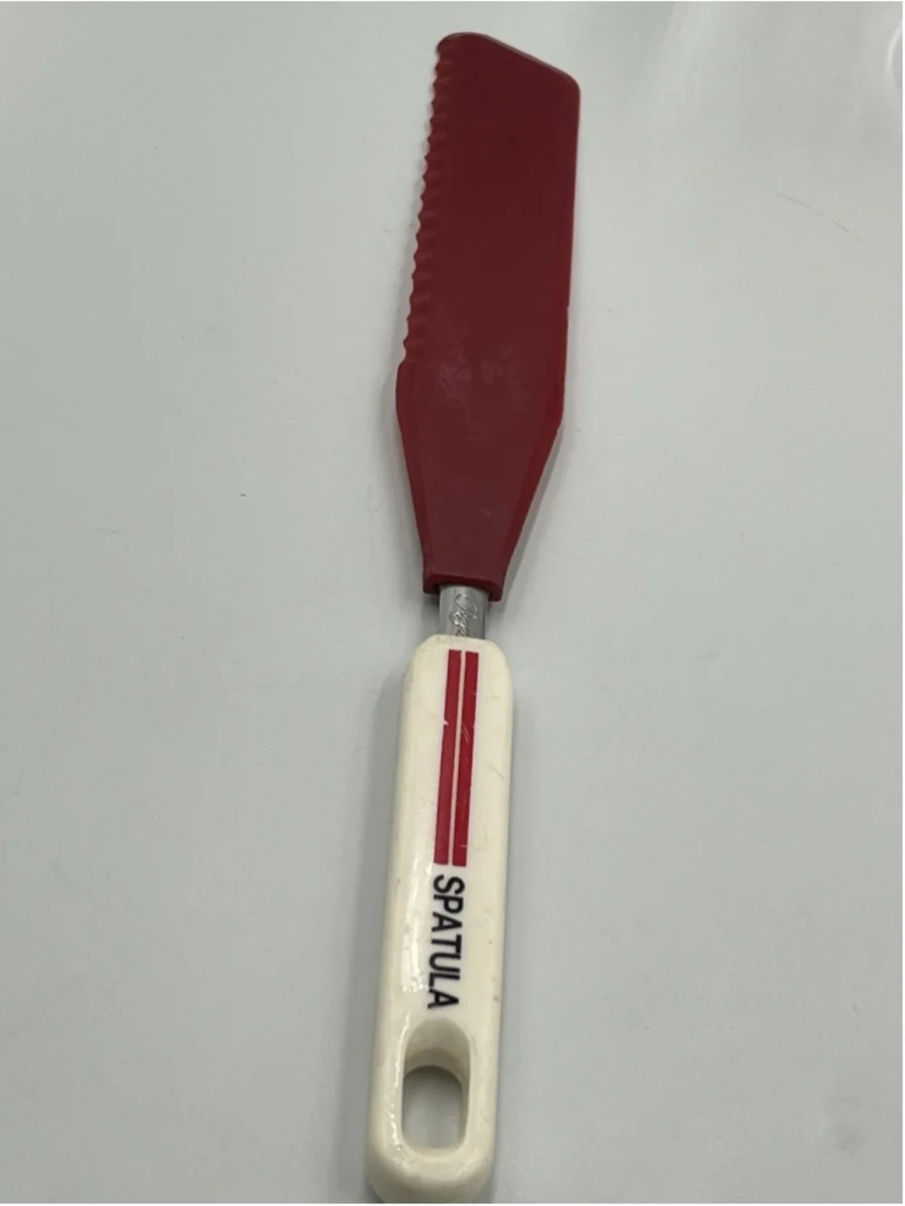 RARE VINTAGE ROGERS Co NYLON LONG ICING SPREADER RED JAPAN W/PYREX MEASURECUP